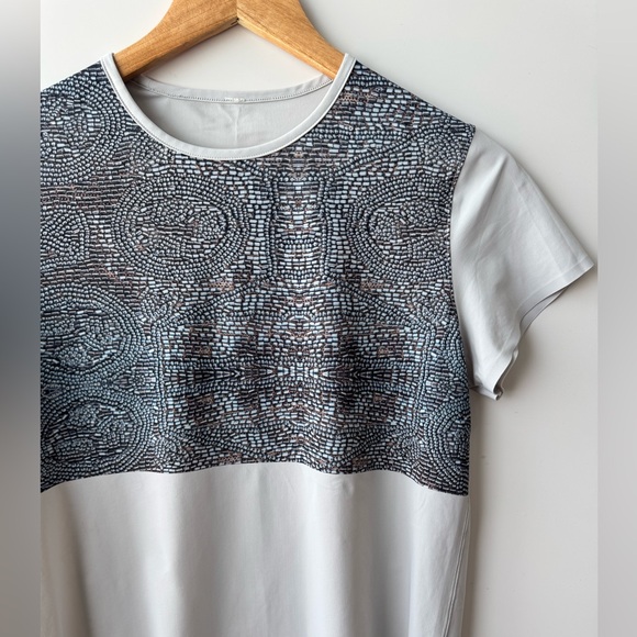 LULULEMON Bead Envy Snapshot Tee T-shirt Size 8 - Picture 4 of 9